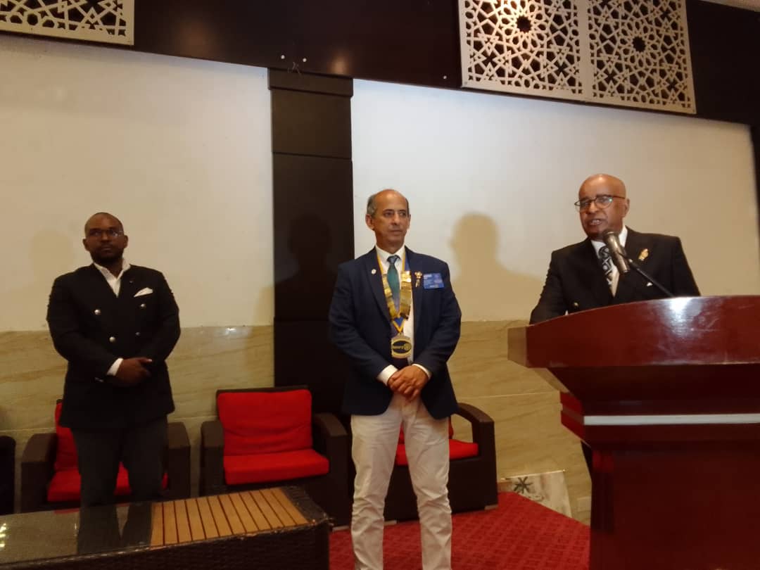 Le gouverneur de Rotary du district 9220 en visite à Moroni